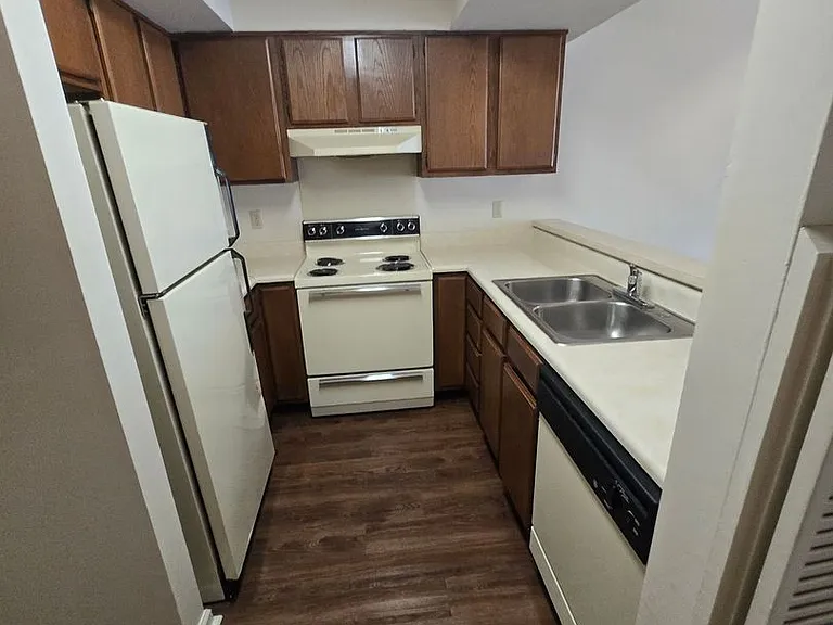 Tusculum Square Apartments and Townhomes — Photo 41