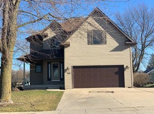 212 N Main St, Creston, IL 60113