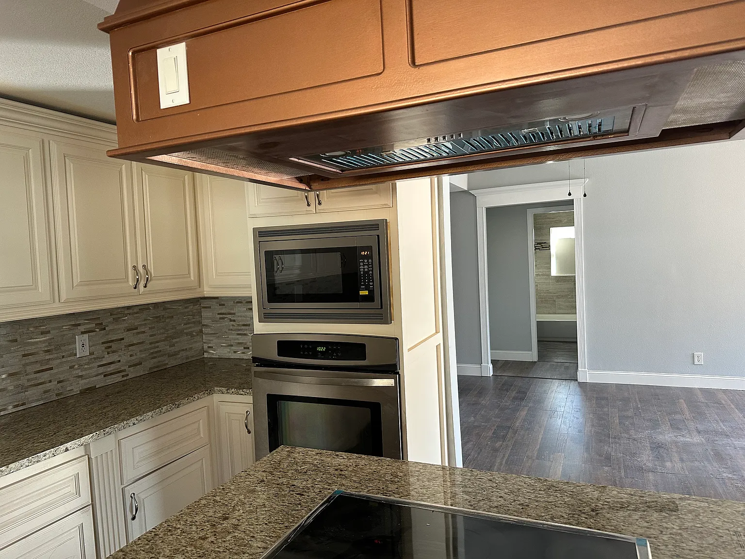 3 bed, 2.5 bath, 1649 sqft, $1,800 — Photo 4