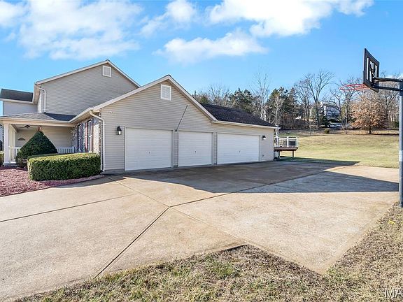 3rd image of 3805 Olde Mill Dr