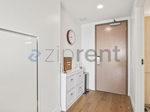 5th image of 188 W Saint James St #10710