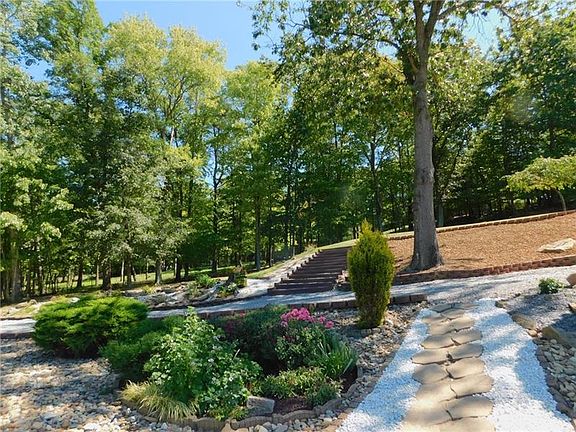 3rd image of 317 Summerfield Dr