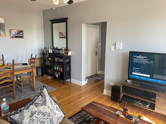 4th image of 2956 N Washtenaw Ave #2