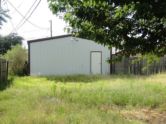 2nd image of 115 N Glenwood Dr