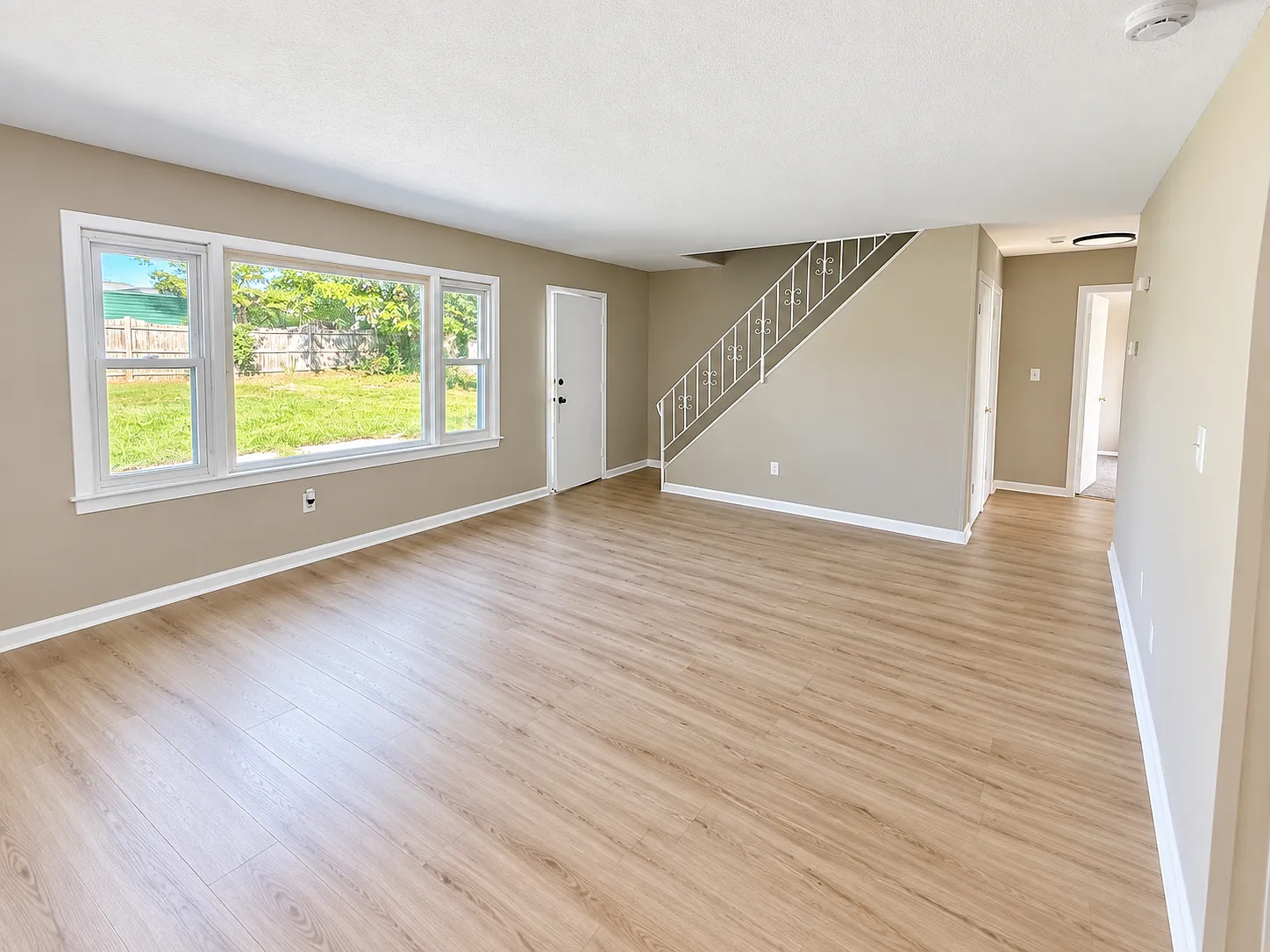 4 bed, 1372 sqft, $2,575 — Photo 4
