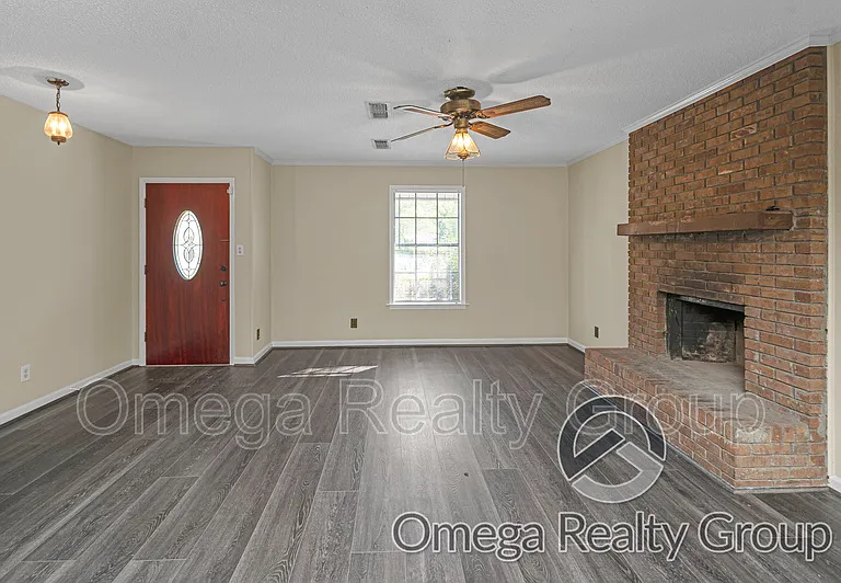 5827 Darien Dr — Photo 7