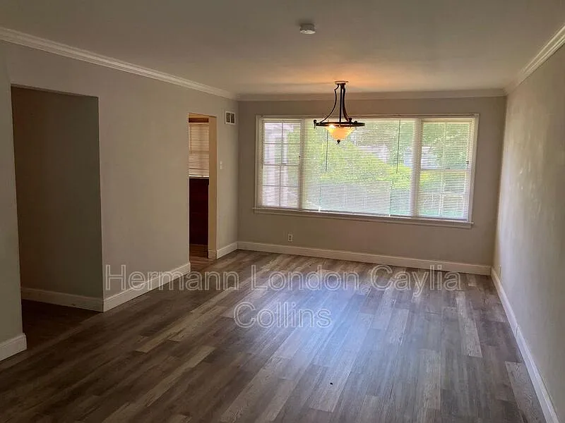 3 bed, 1.0 bath, 912 sqft, $1,375 — Photo 3