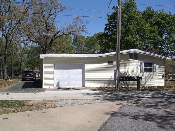 Detached Garage w/Paved Circle Drive