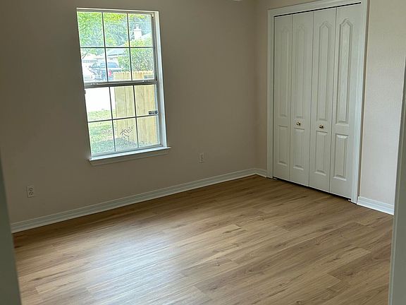 5th image of 2775 Riverside Landing Dr