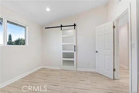9661 Hayvenhurst Ave — Photo 27