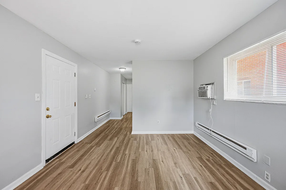 Building Photo - 6316 Beechmont Ave #1