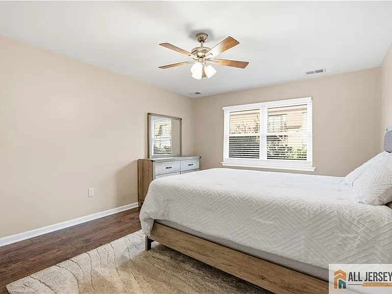 609 N Oaks Blvd — Photo 11