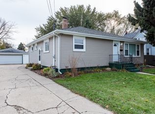 921 43rd St, Kenosha, WI 53140
