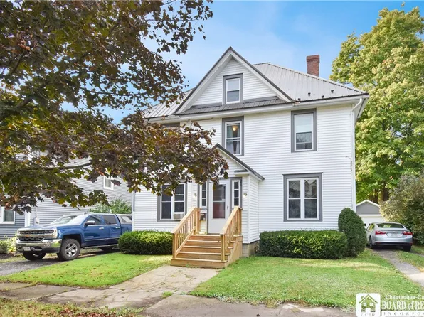 21 E 2nd St, Westfield, NY 14787