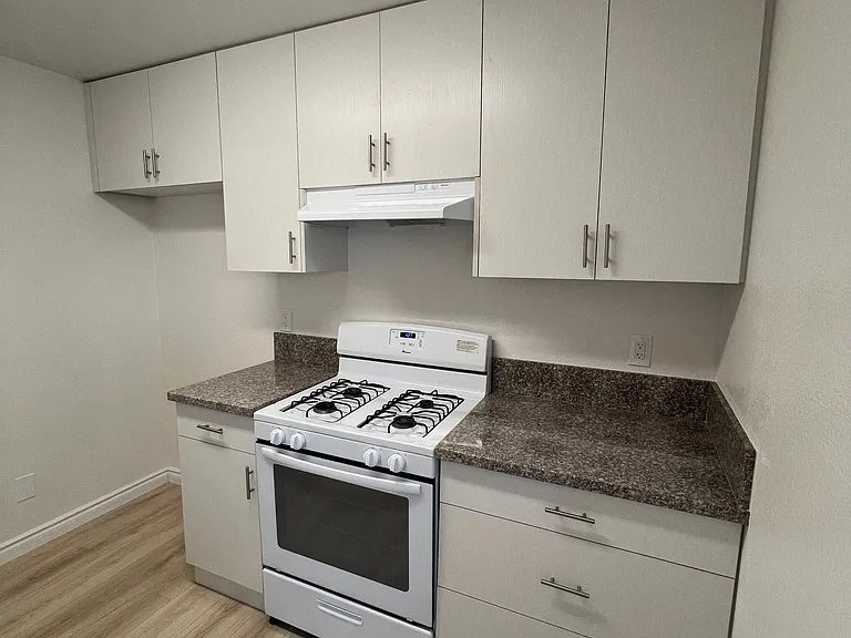 1350 Glenwood Rd #5 — Photo 9