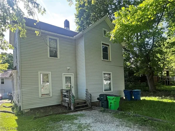 792 N Summit St, Barberton, OH 44203