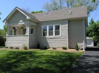 542 S Riverside Dr, Villa Park, IL 60181