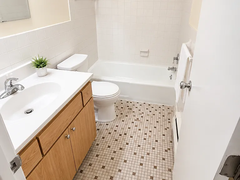 Mechanic Avenue Apartments — Photo 13