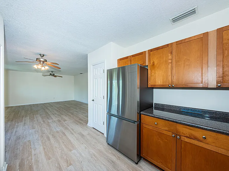 251 Pompano Dr SE #D — Photo 8