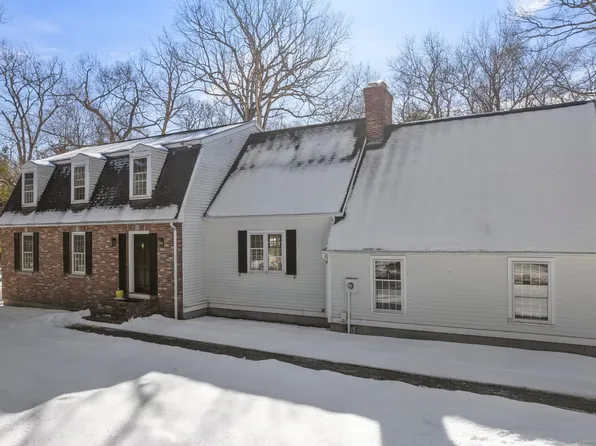 8 Grey Rocks Court, Glastonbury, CT 06033