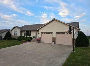 404 Crestview Ct, Goodhue, MN 55027