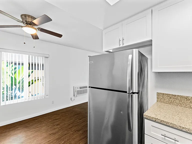 Elmwood Apartments — Photo 37
