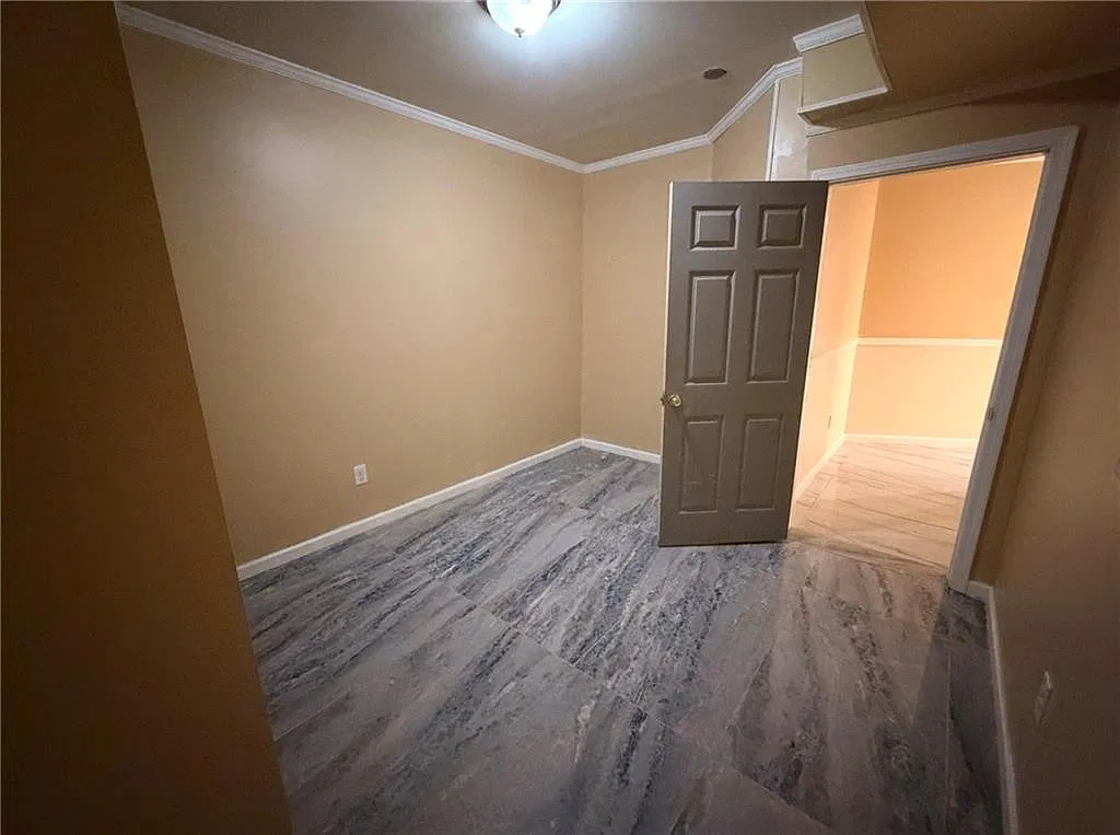3 bed, 1.0 bath, 3762 sqft, $1,950 — Photo 3