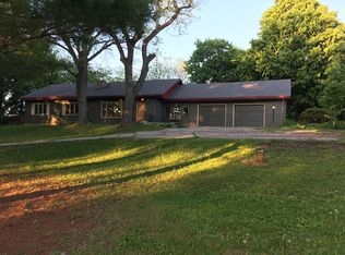 2106 Williams Dr, Stoughton, WI 53589