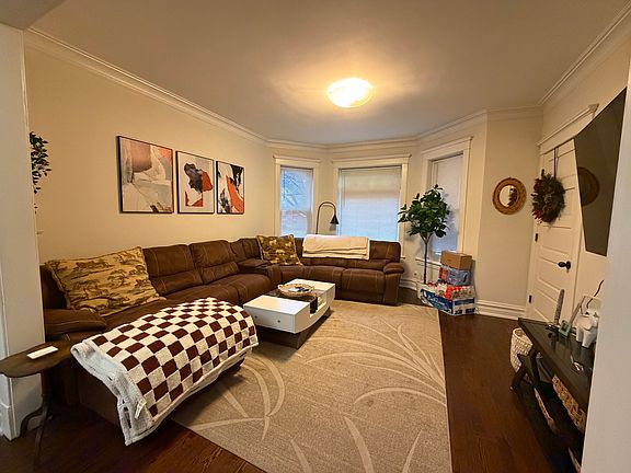 3rd image of 1122 S Oak Park Ave #1