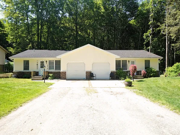 16618 Taft Rd, Spring Lake, MI 49456