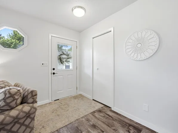 2328 Country Club Pkwy, Moorhead, MN 56560