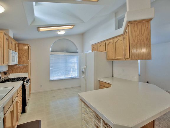 4th image of 433 Sylvan Ave Spc 108