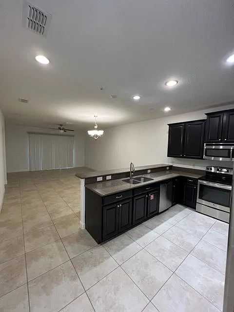 3 bed, 1854 sqft, $2,700 — Photo 4