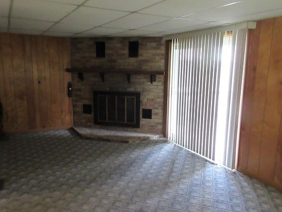 4th image of 428 Main St