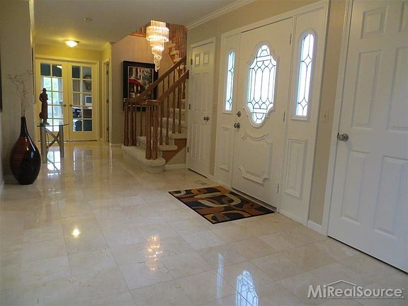 3rd image of 6619 Pine Way Dr