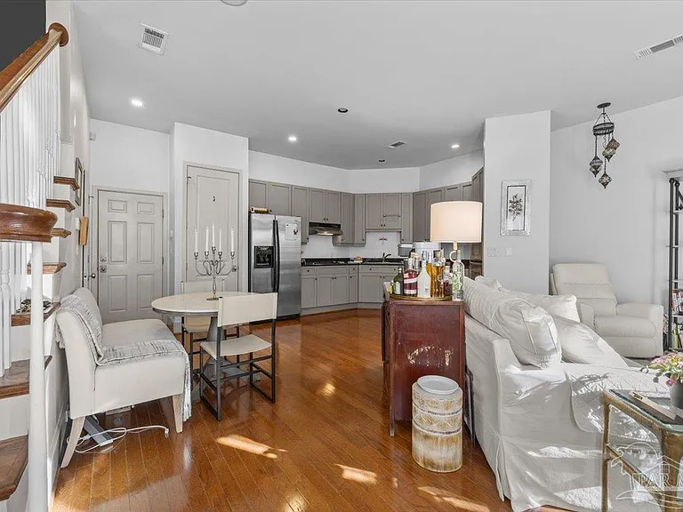 214 W La Rua St — Photo 9