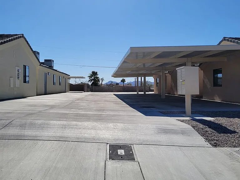 2110 Sahara Dr — Photo 2
