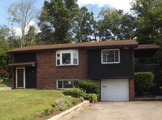 30 Pyrenees Dr, Pittsburgh, PA 15239