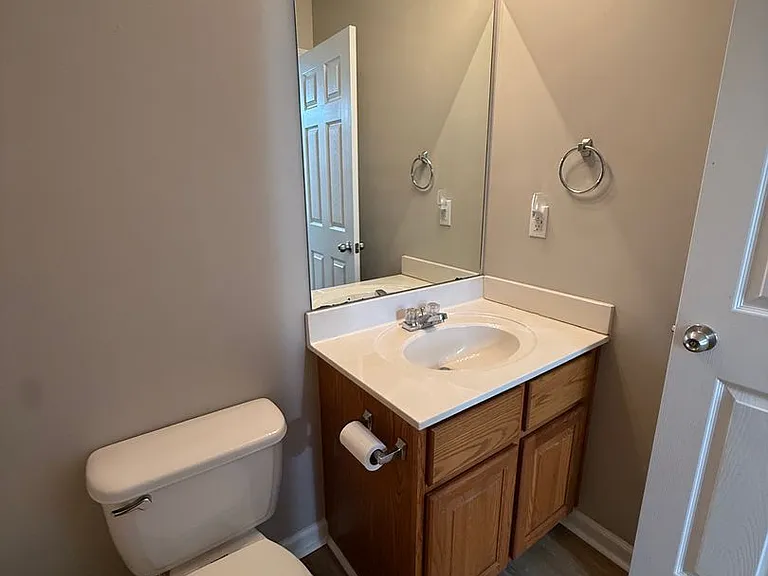 1043 Hogan Rd — Photo 12