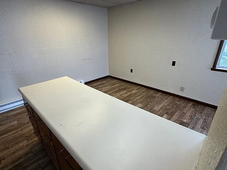 701 N State St — Photo 3