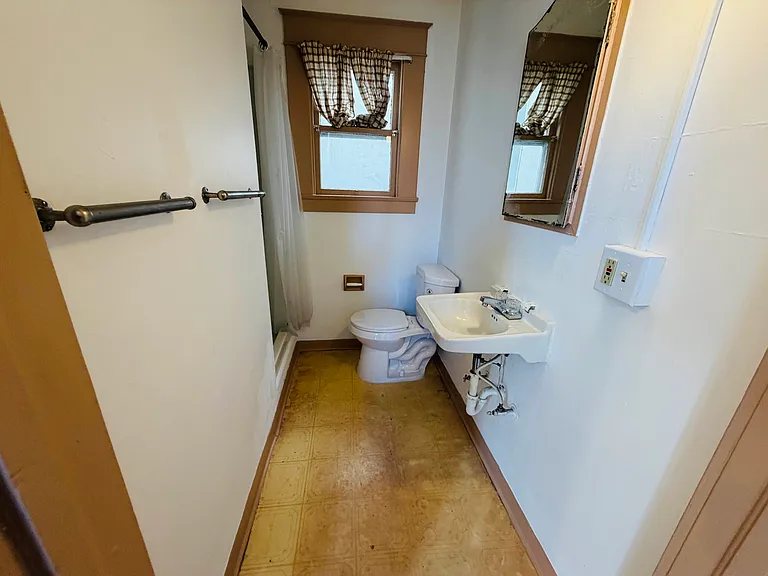 41 S San Joaquin St #7 — Photo 6