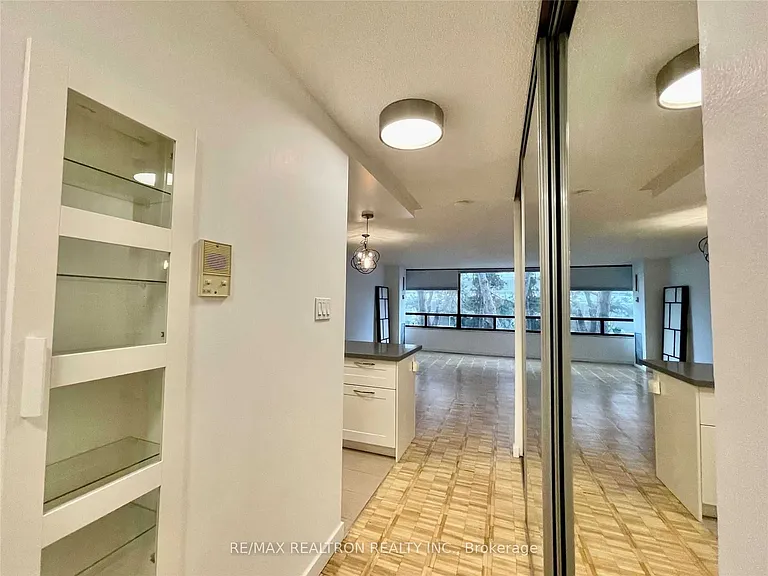22 Shallmar Blvd #206 — Photo 5
