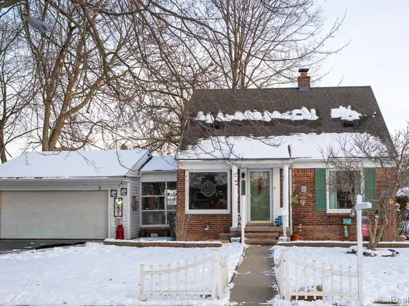 3201 Croissant St, Dearborn, MI 48124