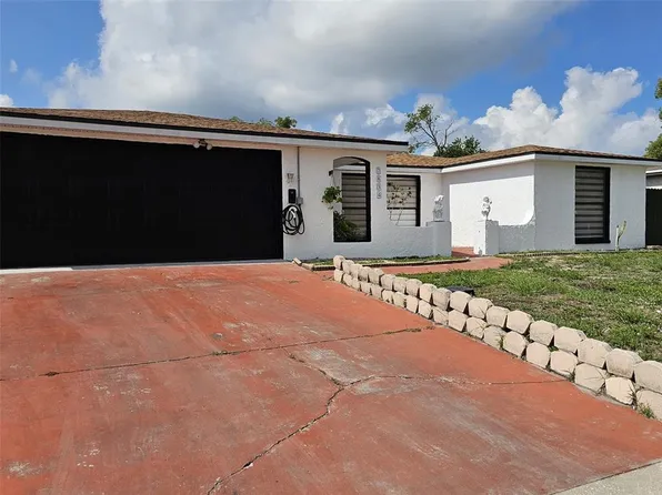 7834 Treasure Pointe Dr, Port Richey, FL 34668