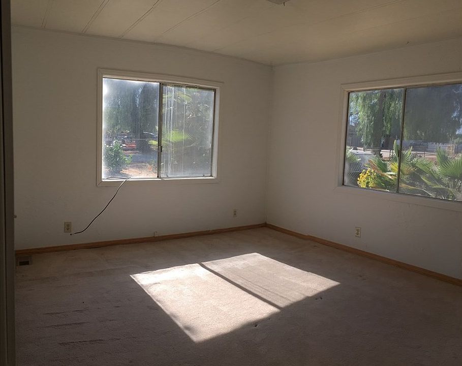 1st image of 33555 Valencia St