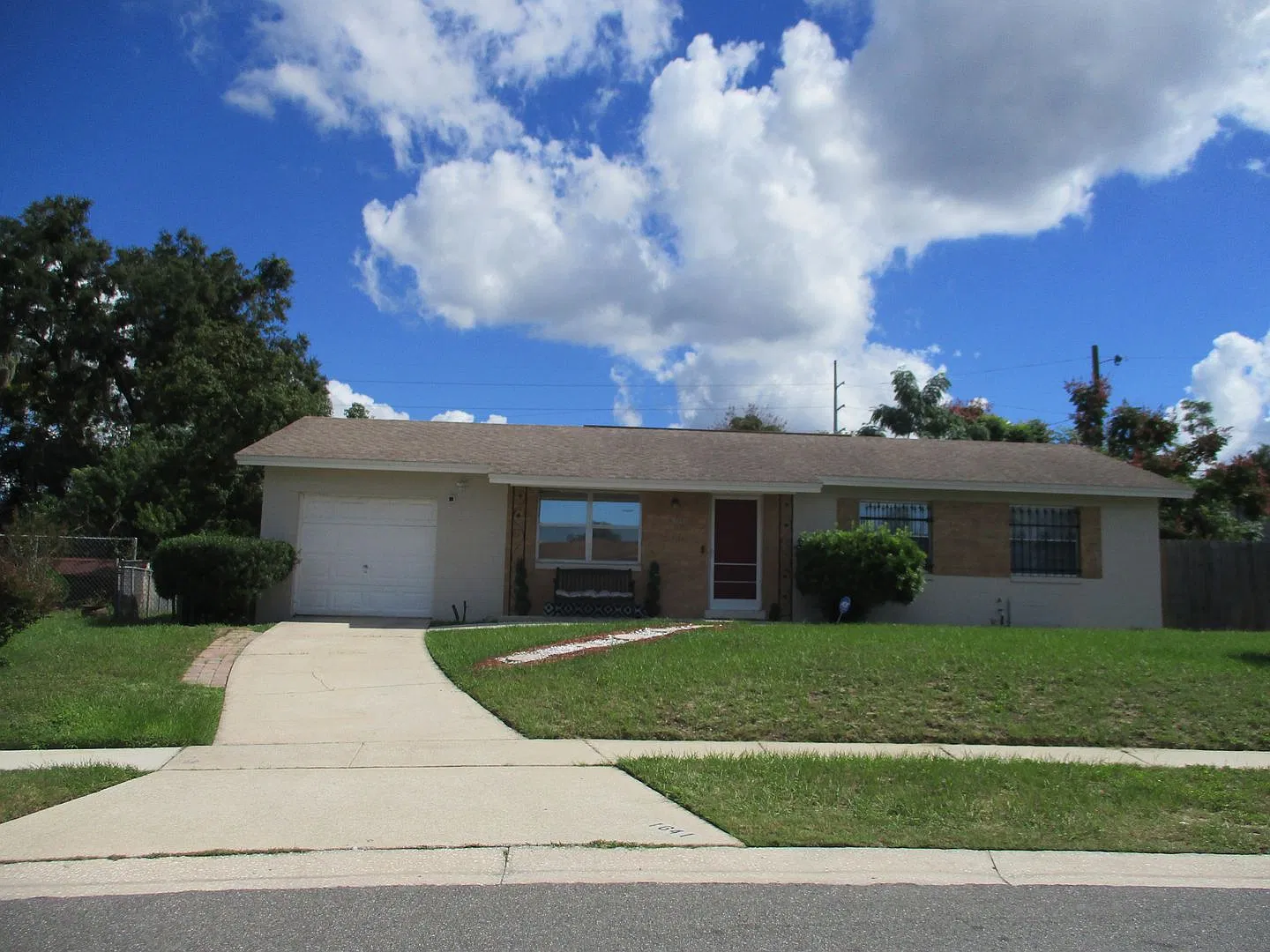 3 bedroom 1.5 bath Single Family home in Apopka — Photo 1