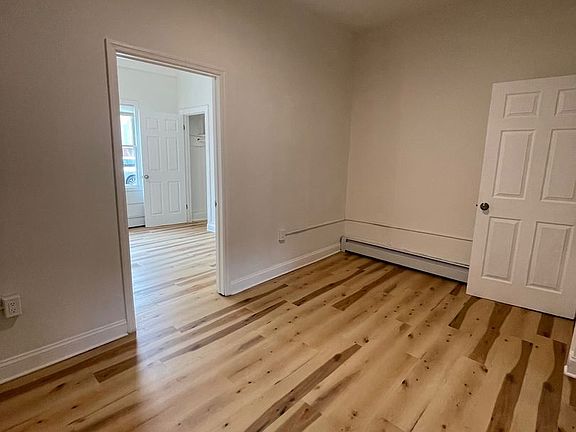 3rd image of 8 William St Floor 1