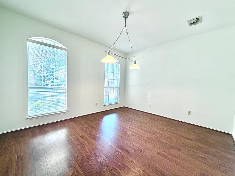 516 Hawken Dr — Photo 13