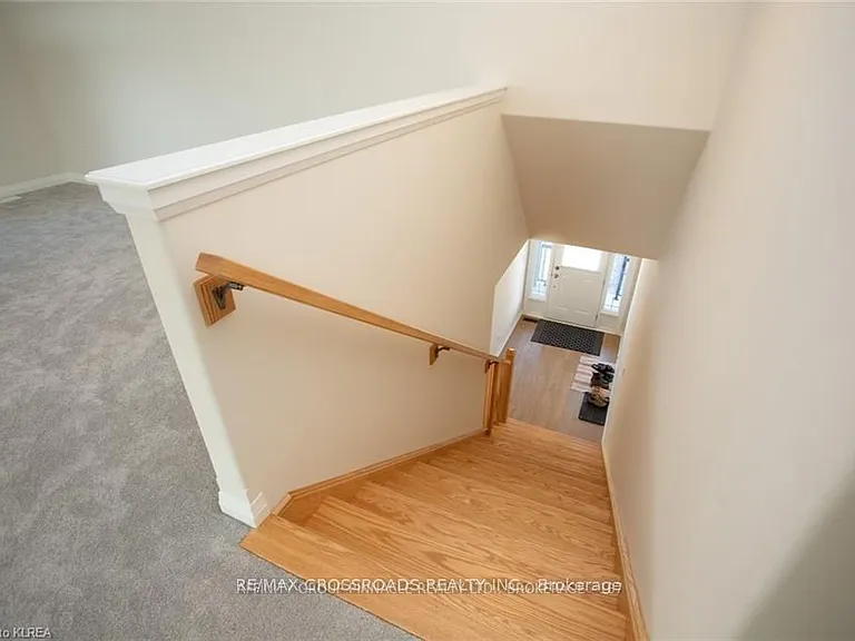 535 Macintosh Grv — Photo 23