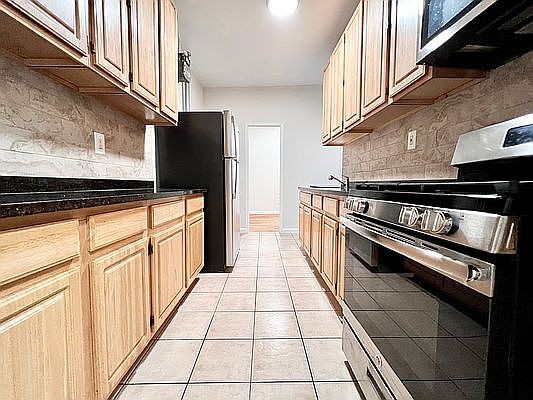 4th image of 348 W 118th St APT 31